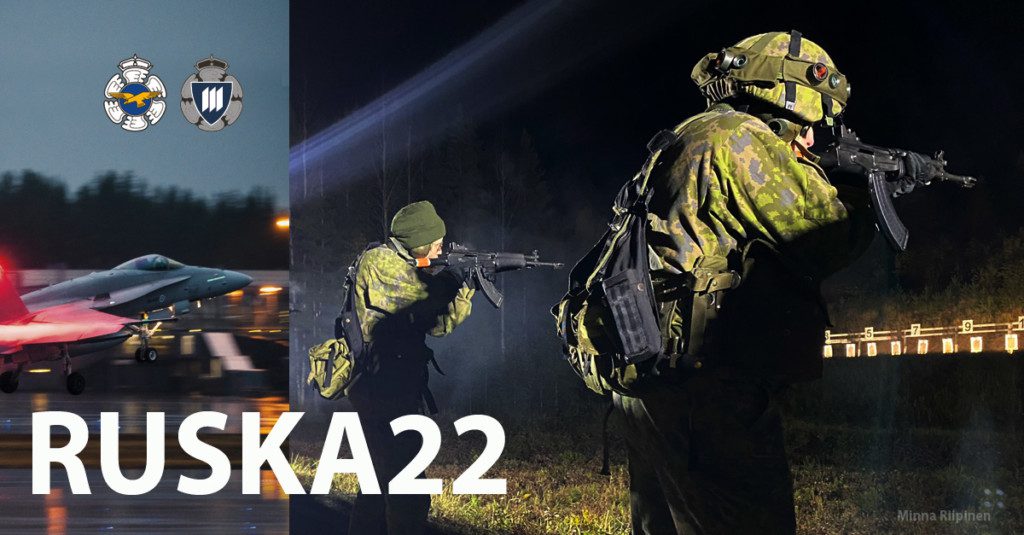 Kuvituskuva Ilmavoimien RUSKA-harjoituksesta. Kuvassa Hornet ja kurssilaisia ampumassa pimeässä maalitauluihin.