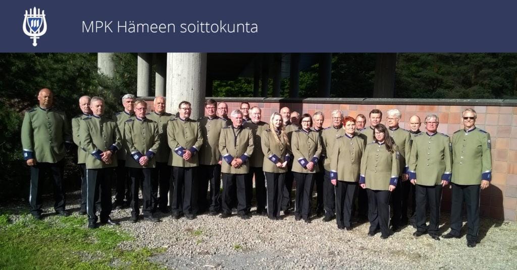 Hämeen soittokunnan jäsenet rivissä