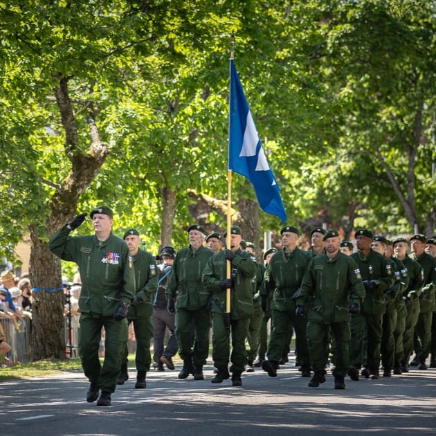 MPK:n osasto marssii Raaseporissa.