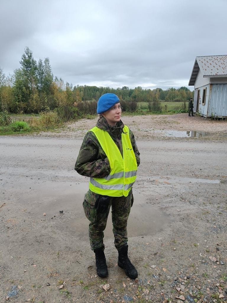 Minnamaria Jämsä ulkona kuvattuna