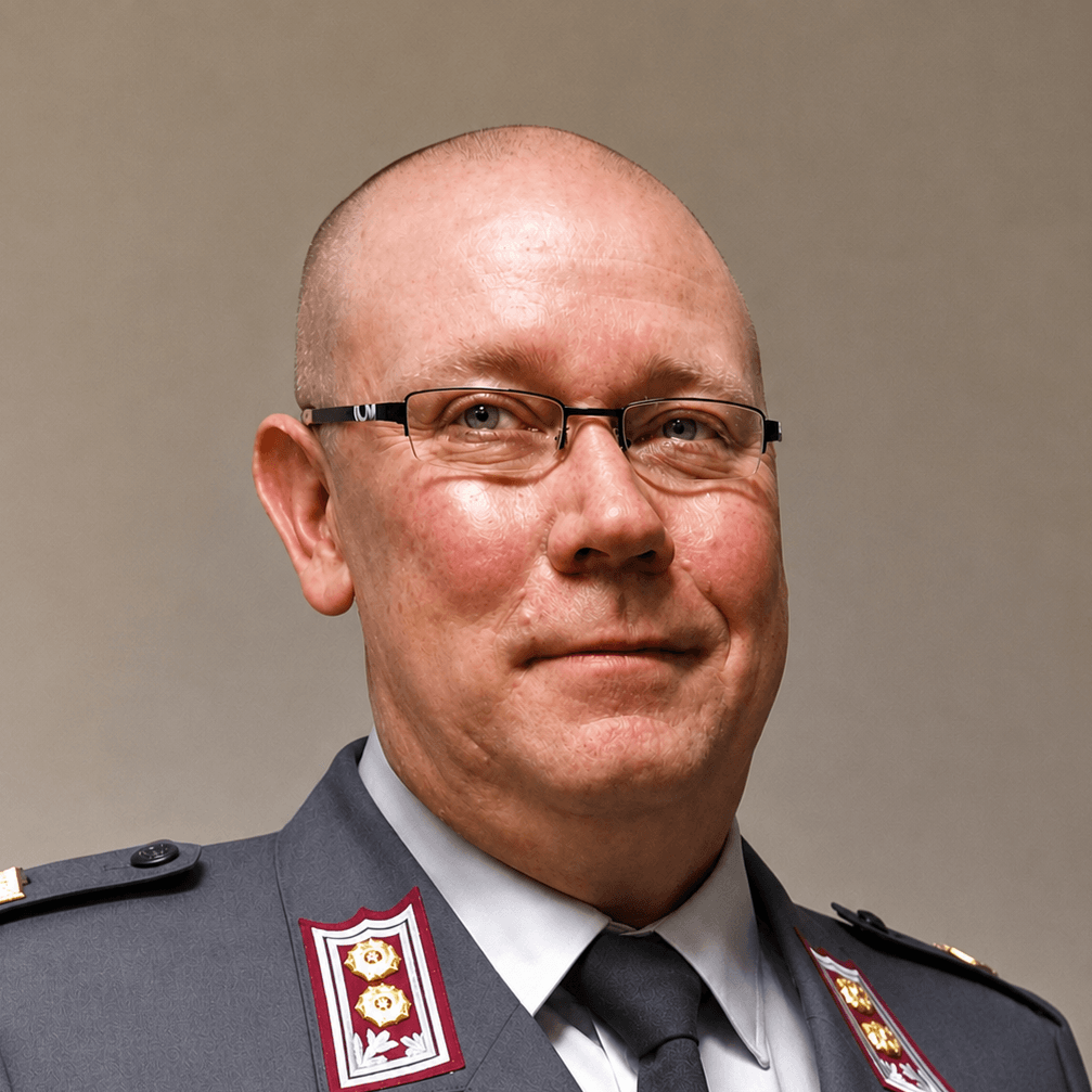 Mies sotilasasussa