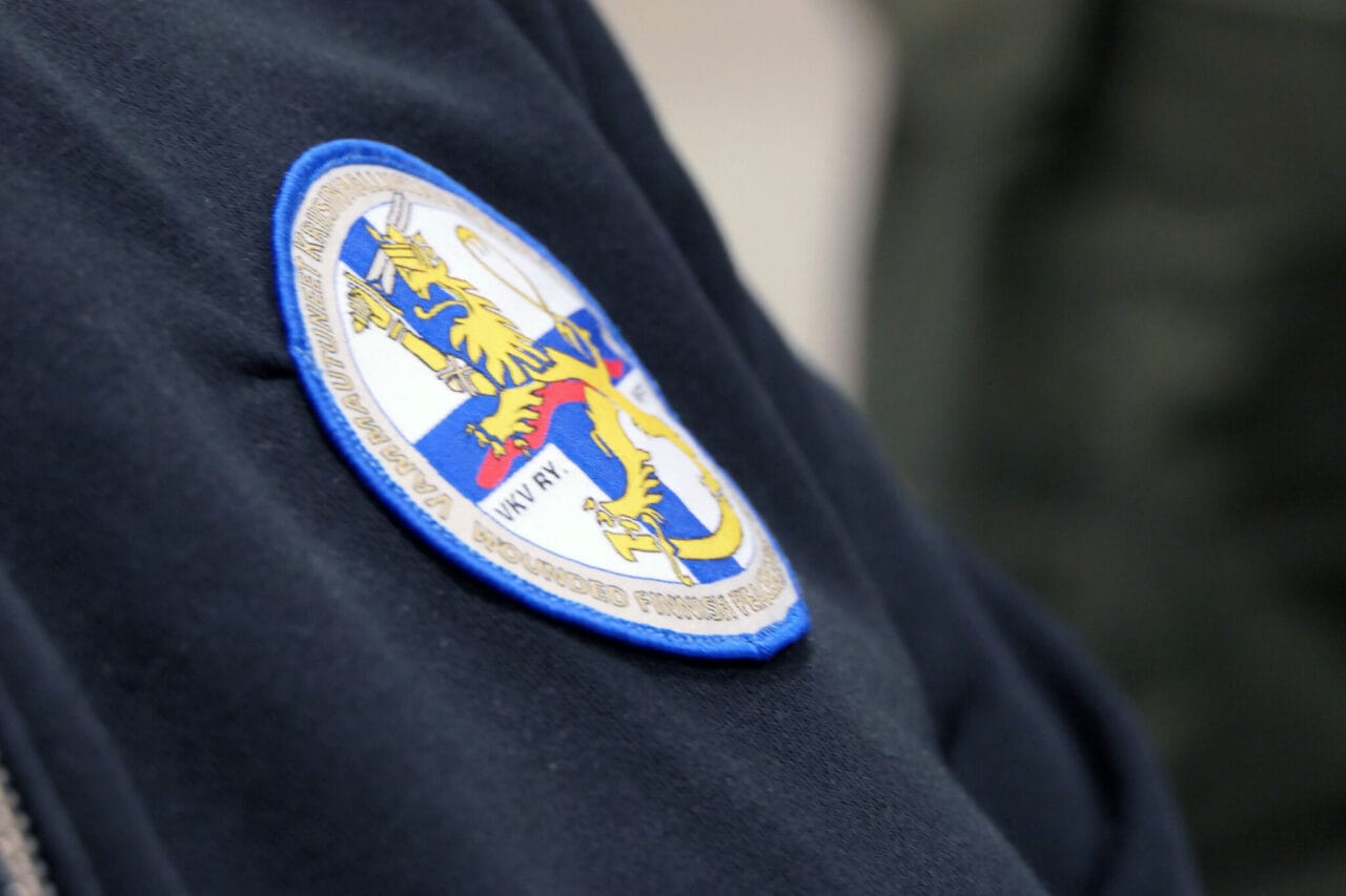 Kriisinhallintaveteraanien yhdistyksen hihamerkki